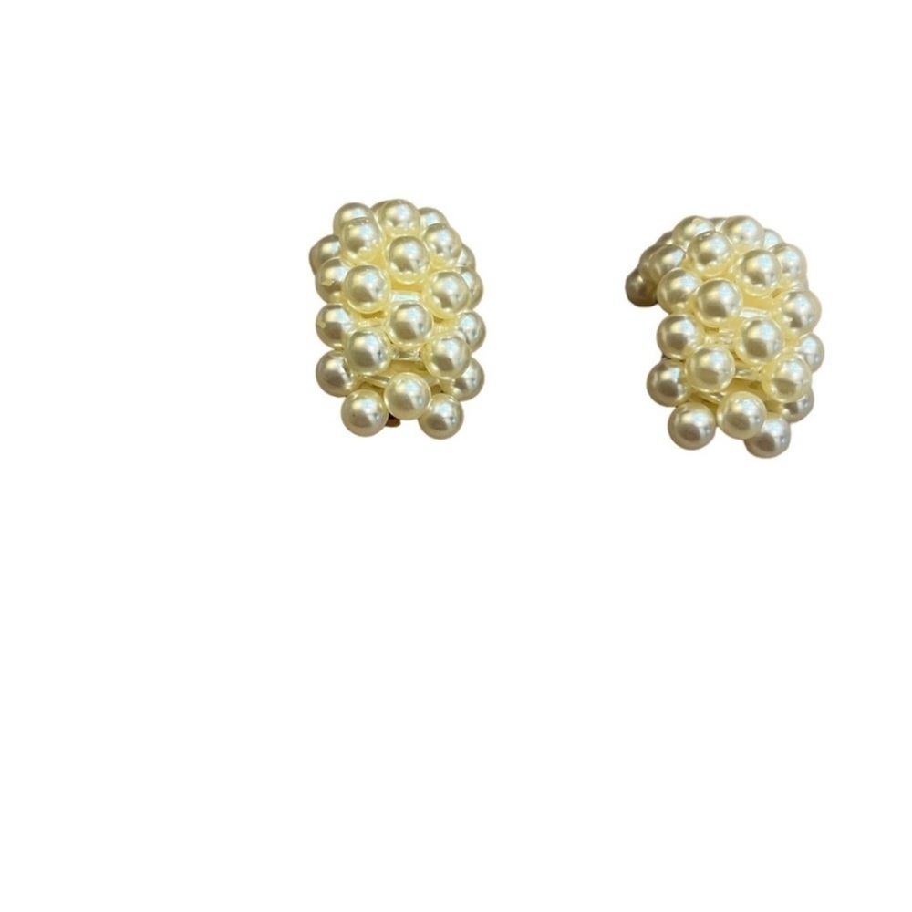 VINTAGE faux Pearl clip on half grape hoop earrings statement piece unmarked EUC - Picture 3 of 7